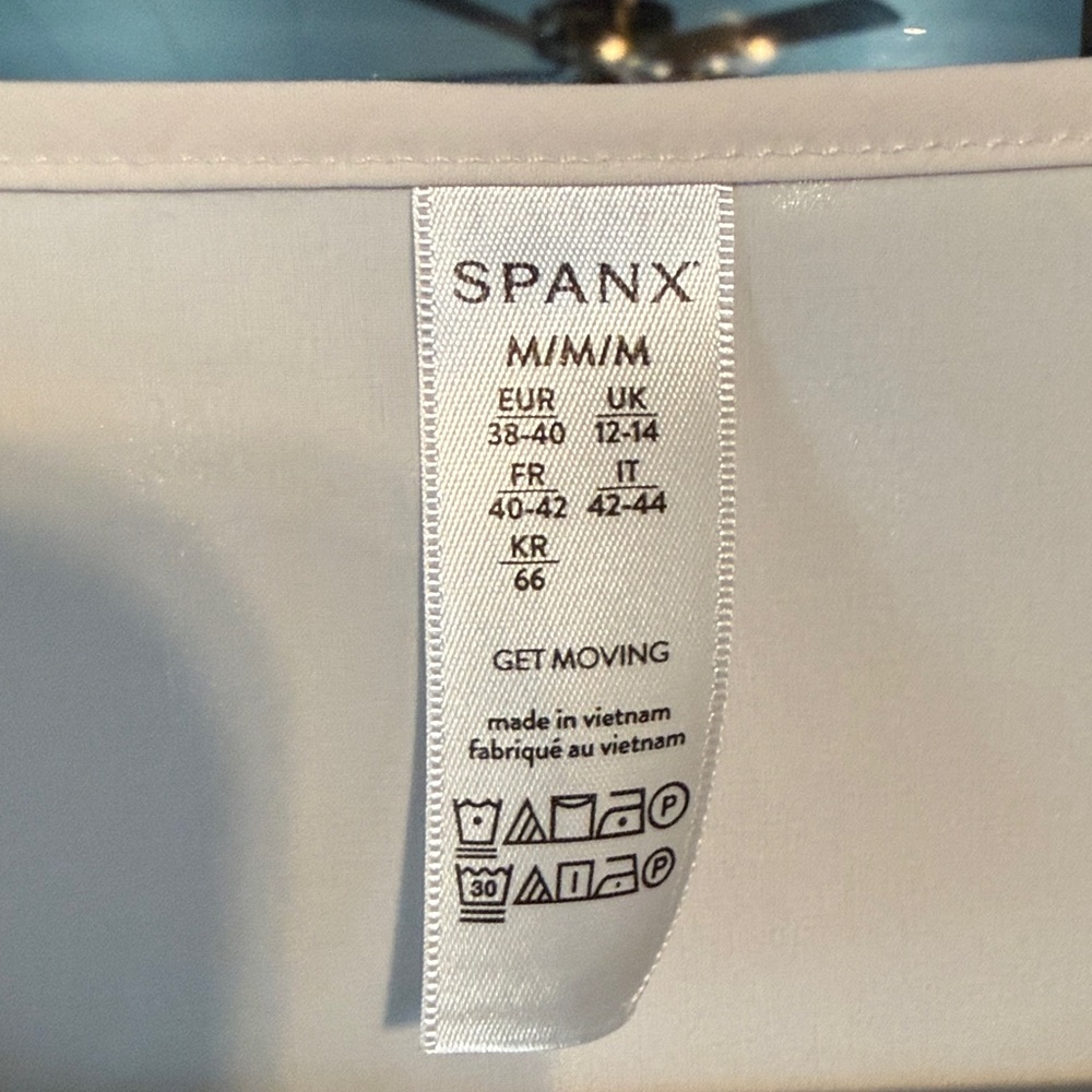 Spanx Get Moving Pleated Tank Top Women Med Cream Sleeveless Peplum Activewear - Picture 2 of 3